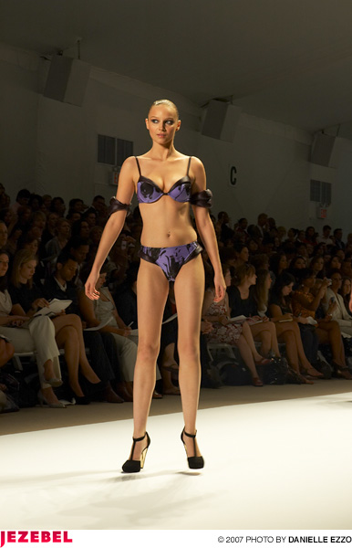 Illustration for article titled Gottex Spring/Summer '08 Show & Scene
